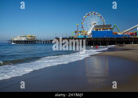 Beach and ferris wheel at Pacific Park, Santa Monica Pier, Santa Monica, Los Angeles, California, USA Stock Photo