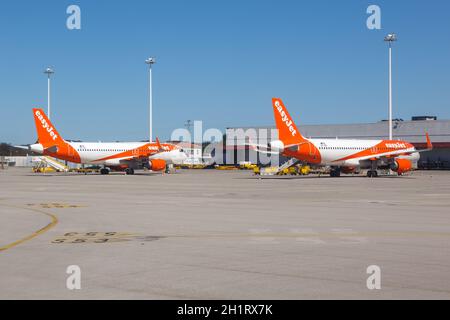 Porto, Portugal - September 21, 2021: EasyJet Airbus A320 airplanes at Porto airport (OPO) in Portugal. Stock Photo
