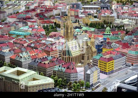 'Königreich der Eisenbahnen' im Wiener Prater, das größte Kleinmodell Österreichs zeigt ganz Wien im Miniaturformat - 'Kingdom of the Railways' in the Stock Photo