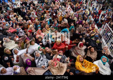 Kashmiri Muslim devotees raise their hands while beseeching for blessings as the head priest (not framed) displays holy relic on the eve of Eid-Milad-un-Nabi (birth anniversary) at Hazratbal Shrine in Srinagar.Thousands of Muslim devotees gathered at the Hazratbal shrine in the summer capital Srinagar, which houses a relic believed to be a hair from the beard of Prophet Muhammed, to offer special prayers on the occasion of the Eid-e-Milad-un-Nabi, the birth anniversary of Islamic Prophet Muhammad. (Photo by Idrees Abbas/SOPA Images/Sipa USA) Stock Photo