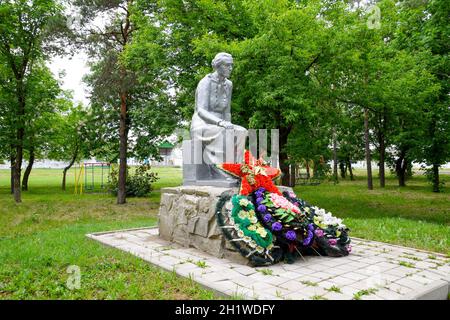 Monument to the Mother of a Soldier waiting for her son from the war. Sculpture of an unknown author in the park of the village of Pervomaisky, Krasno Stock Photo