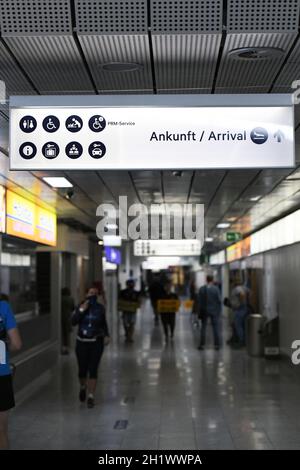 Flughafen Linz bei Nacht, Oberösterreich, Österreich, Europa - Linz ...