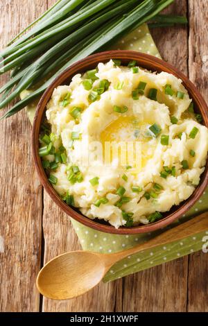 https://l450v.alamy.com/450v/2h1xwpf/traditional-irish-champ-is-an-easy-side-dish-made-with-potatoes-and-green-onions-close-up-in-the-bowl-on-the-table-vertical-top-view-from-above-2h1xwpf.jpg