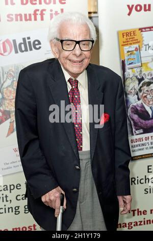 Barry Cryer arrives at the The Oldie of the Year Awards, at the Savoy Hotel, London. Picture date: Tuesday October 19, 2021. Stock Photo