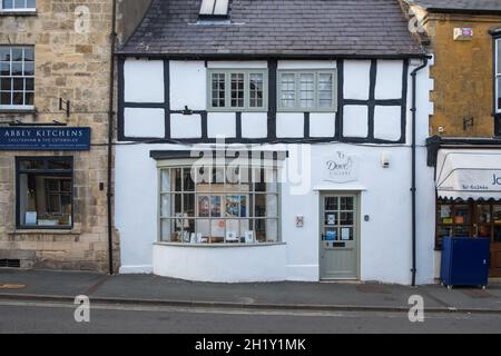 Shops and art galleries in Hailes Street, Winchcombe, Cotswolds, Gloucestershire Stock Photo