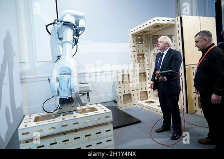 Prime Minister Boris Johnson operating a robot arm at the Auar (Automated Architectire) stand during a visit to the Innovation Zone of the Global Investment Summit at the Science Museum, London. Picture date: Tuesday October 19, 2021. Stock Photo