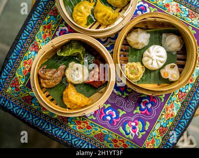 Various stuffed dumplings in bamboo steamers (Asia) Stock Photo