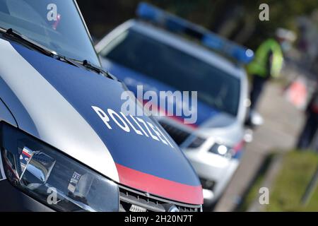 Corona-Krise - Polizei-Kontrollen - Die Ausgangsbeschränkungen werden in Österreich von der Polizei kontrolliert (Bezirk Gmunden, Oberösterreich, Öste Stock Photo
