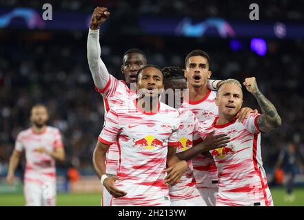 Paris, France. 19th Oct, 2021. Football, Champions League, Group Stage, Group A, Matchday 3, Paris Saint-Germain - RB Leipzig, Parc des Princes: Leipzig's players celebrate the equaliser to 1-1 by Leipzig striker Andre Valente da Silva (2nd from right). Credit: Jan Woitas/dpa/Alamy Live News Stock Photo