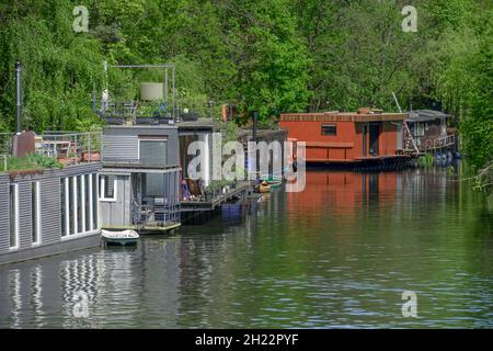 Houseboats, Strasse des 17. Juni, Tiergarten, Mitte, Berlin, Germany Stock Photo
