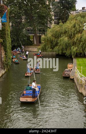 UK, England, Cambridgeshire, Cambridge, punts on River Cam from Magdalene bridge