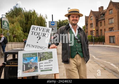 UK, England, Cambridgeshire, Cambridge, Silver Street Bridge, punting chauffeur looking for river tour business Stock Photo