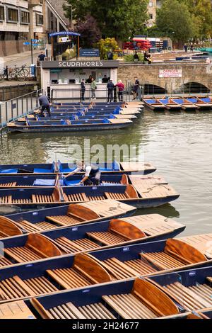 UK, England, Cambridgeshire, Cambridge, Mill Lane Punting Station, punts on River Cam at Scudamore's boatyards booth Stock Photo