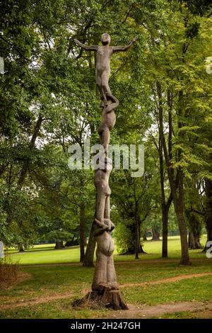 UK, England, Cambridgeshire, Cambridge, Cherry Hinton Hall Park, Tree Tumblers  chainsaw sculpture Stock Photo