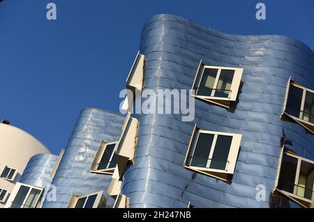 Moderne Architektur im "Medienhafen" in Düsseldorf, Deutschland, Europa - Modern architecture in the "Medienhafen" in Düsseldorf, Germany, Europe Stock Photo