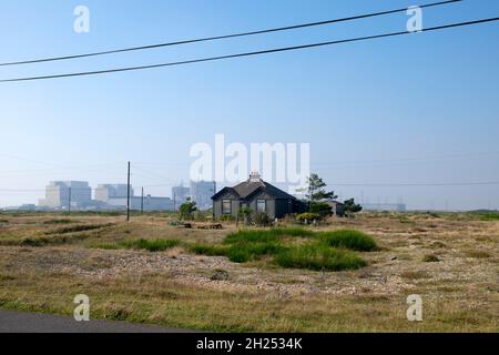 Small home cabin cottage house in the desert landscape near Dungeness Power Station and East Sussex in Kent England UK    KATHY DEWITT Stock Photo