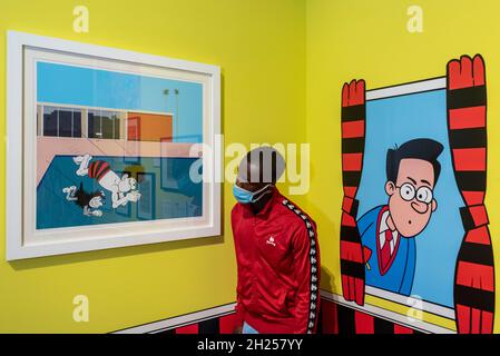 London, UK.  20 October 2021. A visitor views (L) 'Splash', 2018, by Horace Panter.  Preview of “Beano: The Art of Breaking the Rules”, a new exhibition at Somerset House celebrating the world’s longest-running weekly comic and a British cultural icon: Beano. Curated by artist and lifelong Beano fan Andy Holden, works by writers, musicians, painters, sculptors and photographers are displayed alongside original comic artwork and artefacts from the Beano’s archive in an exhibition which runs 21 Oct 2021 to 6 Mar 2022.  Credit: Stephen Chung / Alamy Live News Stock Photo