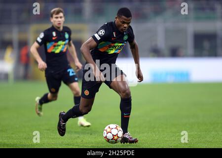 Denzel Dumfries of Fc Internazionale  controls the ball during the Uefa Champions League Group D  match between FC Internazionale and FC Sheriff. Stock Photo
