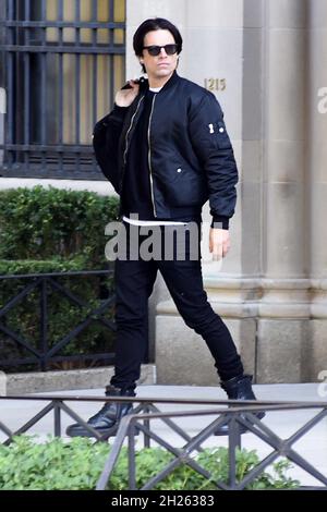 New York, NY, USA. 19th Oct, 2021. Sebastian Stan on location for SHARPER Filming on Locaton in NYC, New York, NY October 19, 2021. Credit: Kristin Callahan/Everett Collection/Alamy Live News Stock Photo