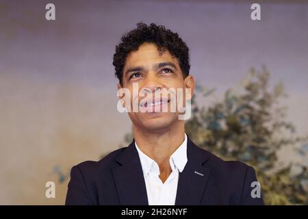 Madrid, Spain. 20th Oct, 2021. Cuban dancer Carlos Acosta poses during the portrait session at the Teatro Real in Madrid. Credit: SOPA Images Limited/Alamy Live News Stock Photo