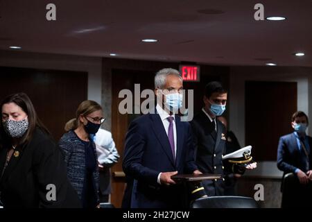Washington, Vereinigte Staaten. 20th Oct, 2021. Rahm Emanuel arrives for a Senate Committee on Foreign Relations hearing for his nomination to be Ambassador to Japan in the Dirksen Senate Office Building in Washington, DC, Wednesday, October 20, 2021. Credit: Rod Lamkey/CNP/dpa/Alamy Live News Stock Photo