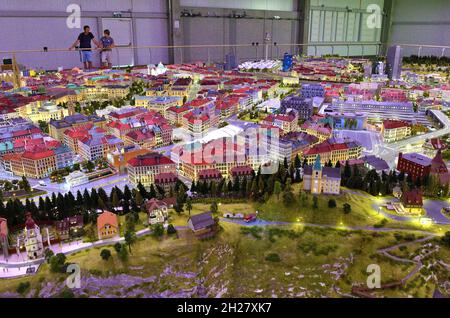 'Königreich der Eisenbahnen' im Wiener Prater, das größte Kleinmodell Österreichs zeigt ganz Wien im Miniaturformat - 'Kingdom of the Railways' in the Stock Photo