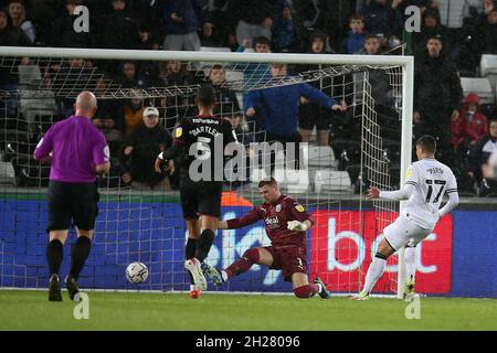 Swansea, UK. 20th Oct, 2021. Joel Piroe of Swansea city (r) shoots past WBA goalkeeper Sam Johnstone to score his teams 1st goal to make it 1-1. EFL Skybet championship match, Swansea city v West Bromwich Albion at the Swansea.com Stadium in Swansea on Wednesday 20th October 2021. this image may only be used for Editorial purposes. Editorial use only, license required for commercial use. No use in betting, games or a single club/league/player publications. pic by Andrew Orchard/Andrew Orchard sports photography/Alamy Live news Credit: Andrew Orchard sports photography/Alamy Live News