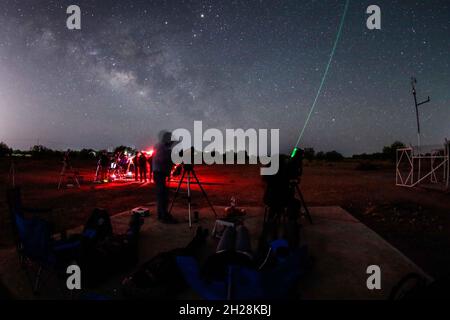 Luego de una tarde de conferencias titulada ¨ Un Encuentro con el Cosmos ¨, se realizo el Star Party en los campos de la escuela de Agronomía de la Un Stock Photo