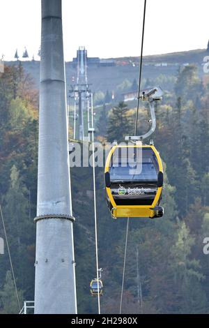 Neue Seilbahn auf das Zwölferhorn in Sankt Gilgen am Wolfgangsee, Österreich, Europa - New cable car to the Zwölferhorn in Sankt Gilgen on Wolfgangsee Stock Photo