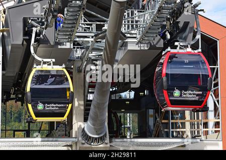 Neue Seilbahn auf das Zwölferhorn in Sankt Gilgen am Wolfgangsee, Österreich, Europa - New cable car to the Zwölferhorn in Sankt Gilgen on Wolfgangsee Stock Photo