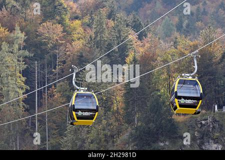 Neue Seilbahn auf das Zwölferhorn in Sankt Gilgen am Wolfgangsee, Österreich, Europa - New cable car to the Zwölferhorn in Sankt Gilgen on Wolfgangsee Stock Photo