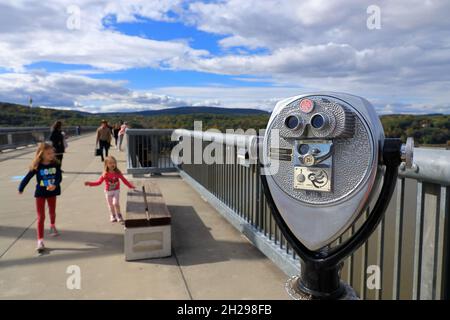 A coin-operated binoculars on Walkway over the Hudson footbridge with children in background.Poughkeepsie-Highland.New York.USA Stock Photo