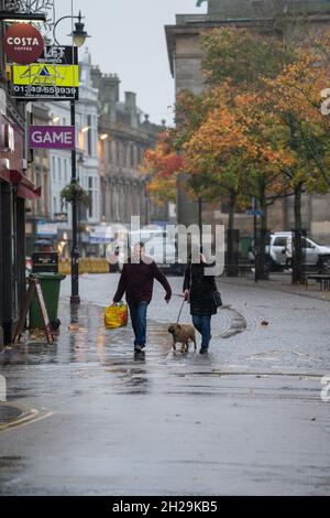 Street scene with sculpture on the Plainstones. High Street, Royal Burgh of Elgin, Moray, Scotland, UK, Britain Stock Photo