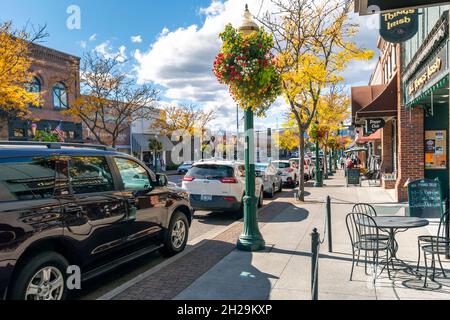 Shops and cafes on Sherman Avenue in the lakeside downtown area of the rural mountain city of Coeur d'Alene at autumn. Stock Photo