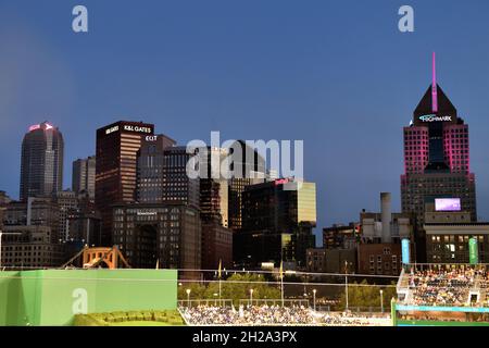 Pittsburgh's PNC Park with Tampa's Skyline. : r/baseball