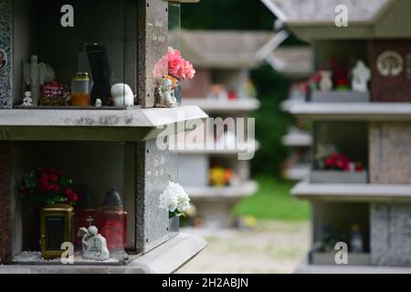Urnen-Friedhof in St. Martin, Linz, Oberösterreich, Österreich, Europa - Urn cemetery in St. Martin, Linz, Upper Austria, Austria, Europe Stock Photo