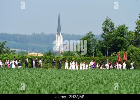 Fronleichnamsprozession in Rüstorf, Schwanenstadt (Bezirk Vöcklabruck, Oberösterreich, Österreich) - Corpus Christi procession in Rüstorf, Schwanensta Stock Photo