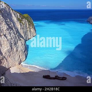 GREECE. IONIAN ISLANDS. ZANTE ISLAND (ZAKYNTHOS). THE FAMOUS NAVAGIO BEACH (ALSO KNOWN AS SMUGGLER'S COVE) WHERE IN 1983, A CARGO WASTED ON THE SAND. Stock Photo