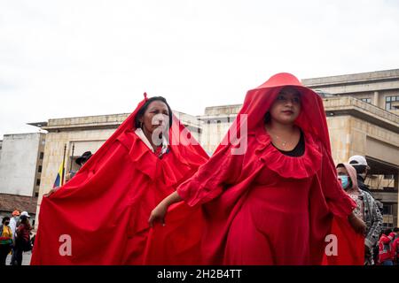 Bogota, Colombia, October 20, 2021. A Wayuu indigenous community performs and dances during a protest against Colombia's government acts and laws in congress. In Bogota, Colombia on October 20, 2021. Stock Photo