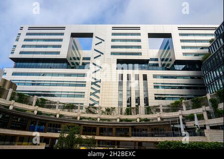 Broadgate Circle with shops and restaurants and USB bank's white building at 5 Broadgate, London, England. Stock Photo