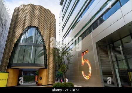 Three Broadgate which houses Redemption Roasters next to 5 Broadgate, UBS AG bank's office block in City of London, England. Stock Photo