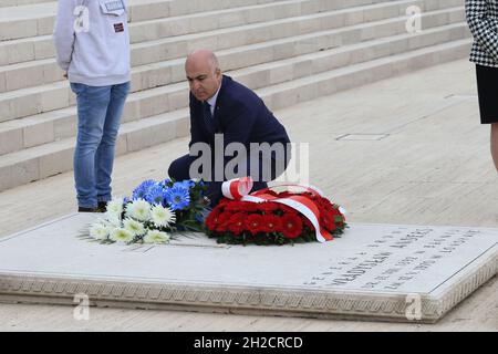 Cassino, Italy. October 21, 2021. Israeli Ambassador Dror Eydar places a wreath on the grave of her father, General Wladislaw Anders, in the Polish Military Cemetery of Monte Cassino, Cassino, Italy. Credit: Antonio Nardelli / Alamy Live News Stock Photo