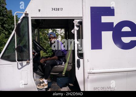 PHILADEPHIA, UNITED STATES - Oct 11, 2018: An African American Fed Ex employee in Philadelphia Stock Photo