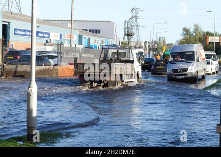 Colchester, UK. 21st Oct 2021. Traffic battles to get through the floodwaters in the Hythe area of Colchester in Essex after heavy overnight rain. Credit: Eastern Views/Alamy Live News Stock Photo