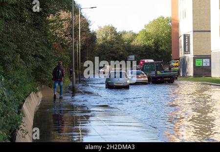 Colchester, UK. 21st Oct 2021. Traffic battles to get through the floodwaters in the Hythe area of Colchester in Essex after heavy overnight rain. Credit: Eastern Views/Alamy Live News Stock Photo