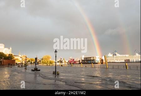 Hamburg, Germany. 21st Oct, 2021. The fish market is flooded in the evening during high water, while two rainbows appear in the sky. Credit: Daniel Bockwoldt/dpa/Alamy Live News Stock Photo