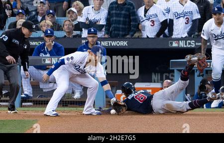 Los Angeles, California, USA. 20th Oct, 2021. Eddie Rosario of the Atlanta Braves is safe at 3rd base during game 4 of the NLCS between Los Angeles Dodgers against the Atlanta Braves. Braves win 9-2. (Credit Image: © Phillip Kim/Prensa Internacional via ZUMA Press Wire) Stock Photo