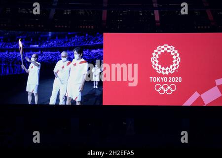 Hideki Matsui, Sadaharu Oh carry Olympic torch