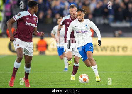 London, UK. 21st Oct, 2021. Théo Bongonda of KRC Genk during the UEFA Europa League match between West Ham United and KRC Genk at the London Stadium, Queen Elizabeth Olympic Park, London, England on 21 October 2021. Photo by Salvio Calabrese. Editorial use only, license required for commercial use. No use in betting, games or a single club/league/player publications. Credit: UK Sports Pics Ltd/Alamy Live News Stock Photo