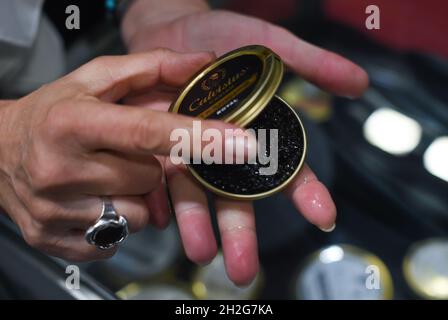 Madrid, Spain. 20th Oct, 2021. An exhibitioner shows caviar in Feria de Madrid in Madrid, Spain, on Oct. 20, 2021. The 34th Salon Gourmets was held here from Oct. 18 to 21. Credit: Gustavo Valiente/Xinhua/Alamy Live News Stock Photo